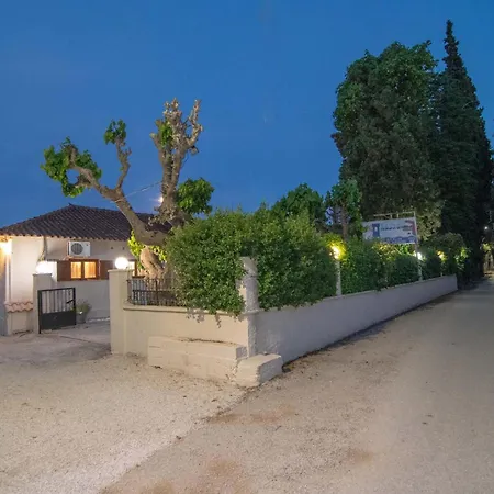 Aristofanis 4 Apartman Toló