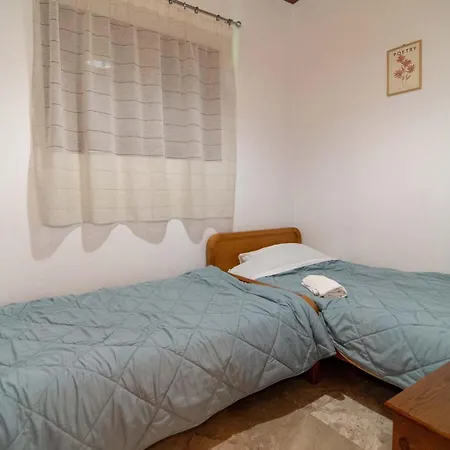 Aristofanis 4 Toló