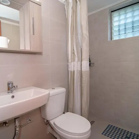 Aristofanis 4 * Toló