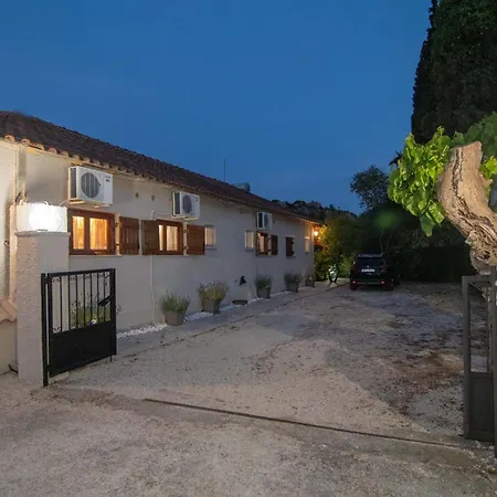 Aristofanis 4 Apartman Toló
