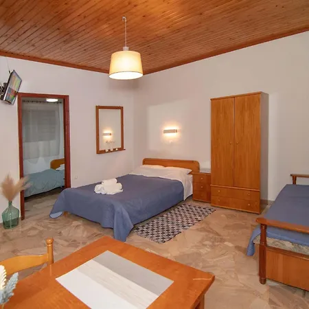 Apartman Aristofanis 4 *