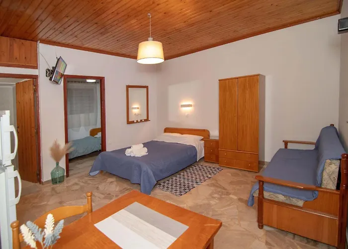 Apartman Aristofanis 4 *